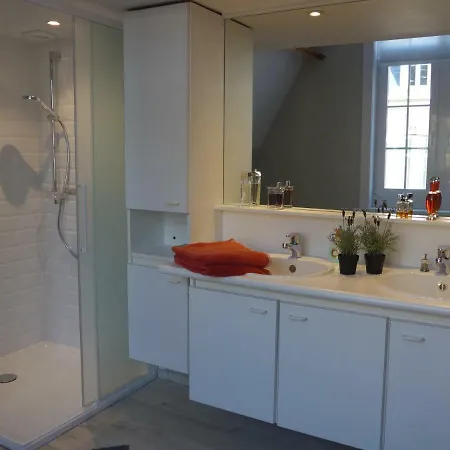 Belarte Framing Shop, Spacious Apartment With Garage In The Heart Of Ieper Exterior foto