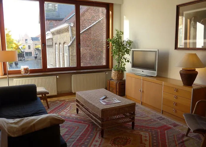 Belarte Framing Shop, Spacious Apartment With Garage In The Heart Of Ieper