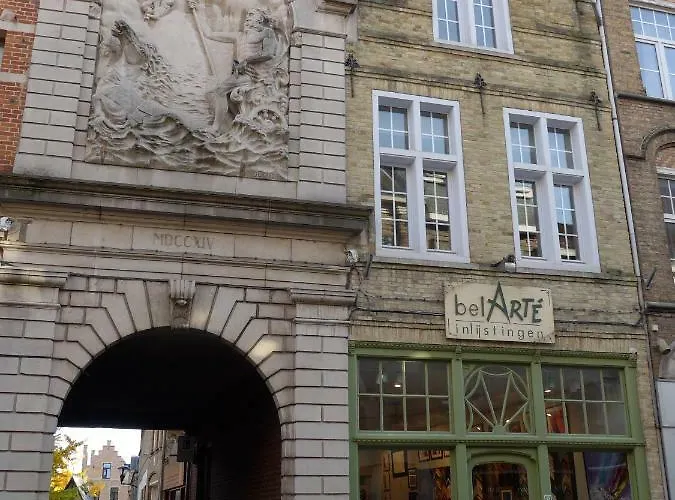Belarte Framing Shop, Spacious Apartment With Garage In The Heart Of Ieper