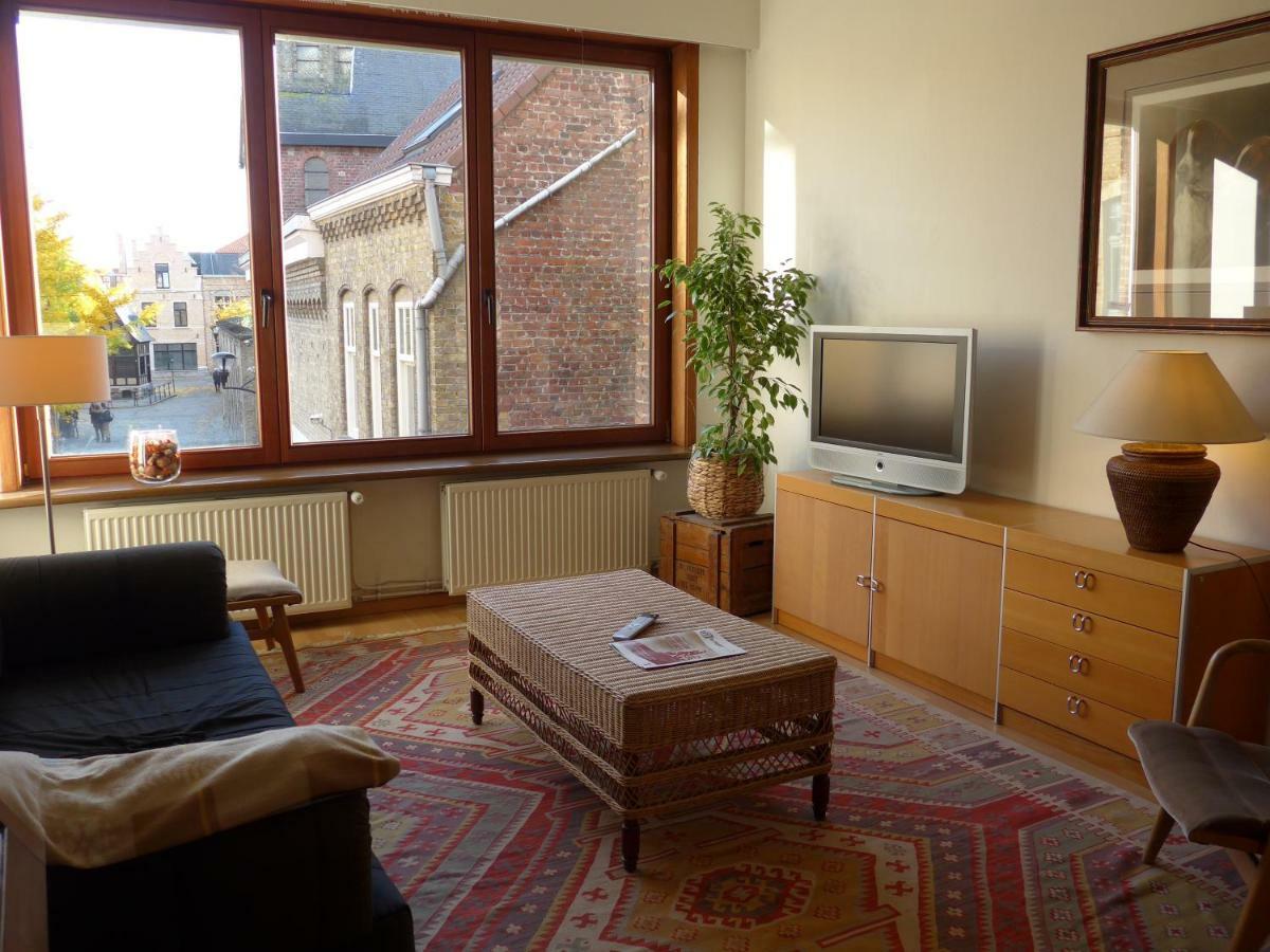 Apartment Belarte Framing Shop, Spacious With Garage In The Heart Of Ypres