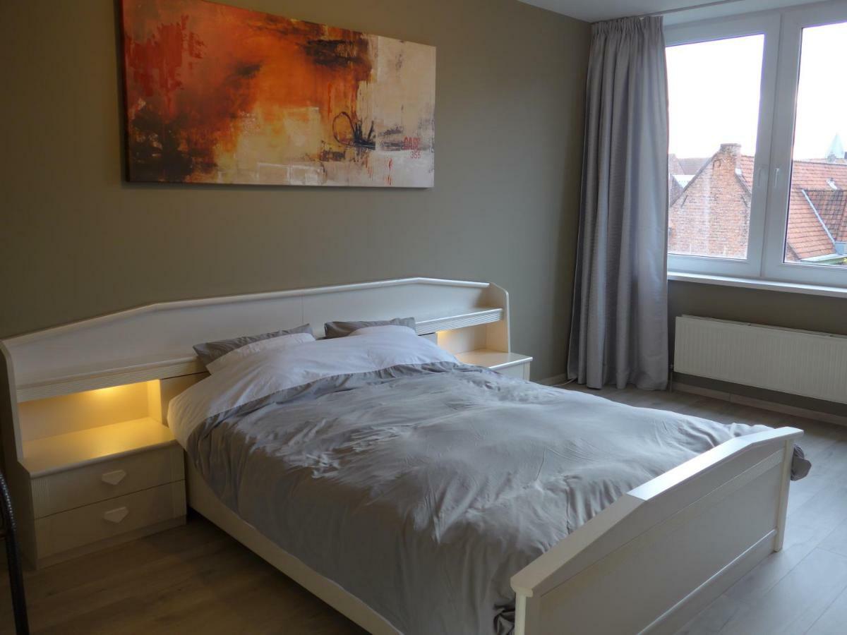 Apartment Belarte Framing Shop, Spacious With Garage In The Heart Of Ypres